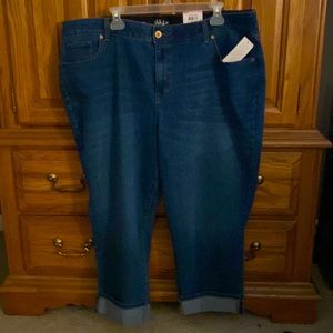 Mid rise curvy fit jean capri by style and co. Perfect condition never worn nwt